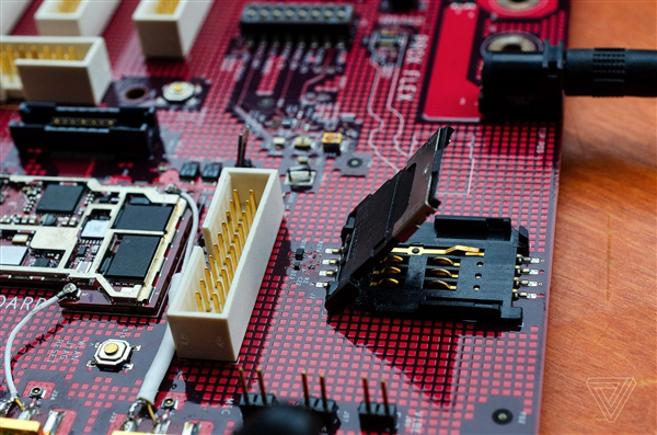 乔布斯打造!初代 iPhone 原型机曝光(图4) 乔布斯打造!初代 iPhone 原型机曝光(图4)