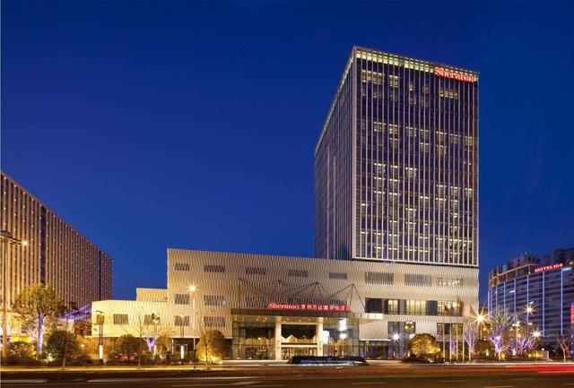 万达继续大甩卖:27亿出清保险,15月减债2158亿,负债还有多少?(图3) 万达继续大甩卖:27亿出清保险,15月减债2158亿,负债还有多少?(图3)